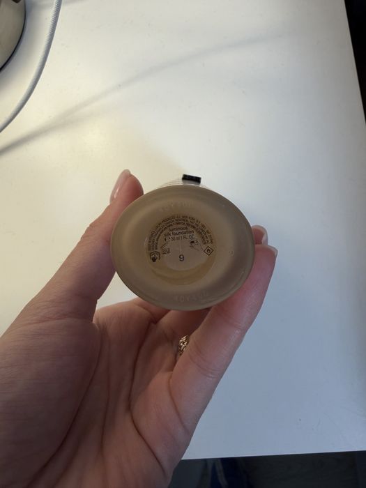 Тональна основа Armani luminous silk