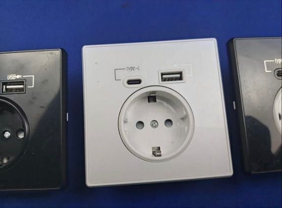 Сучасна розетка USB + Туре-С /Скло/ Coswall