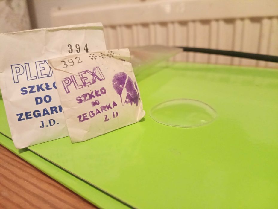 Szkiełka, różne, i okrągłe, kolorowe, jajowate i podłużne,    Delbana