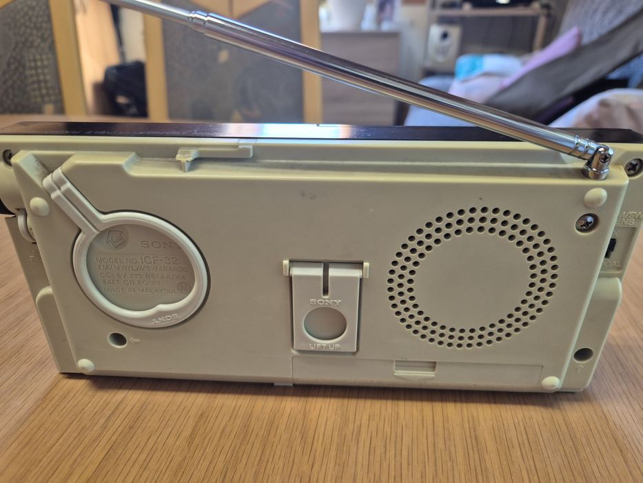 Radio transístor SONY ICF-32