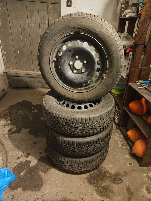 Opony zimowe Nokian WR D4 195/65R15 91T + Felgi stalowe VW 5x112