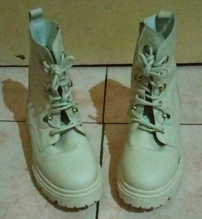 Botas beje, senhora n°37