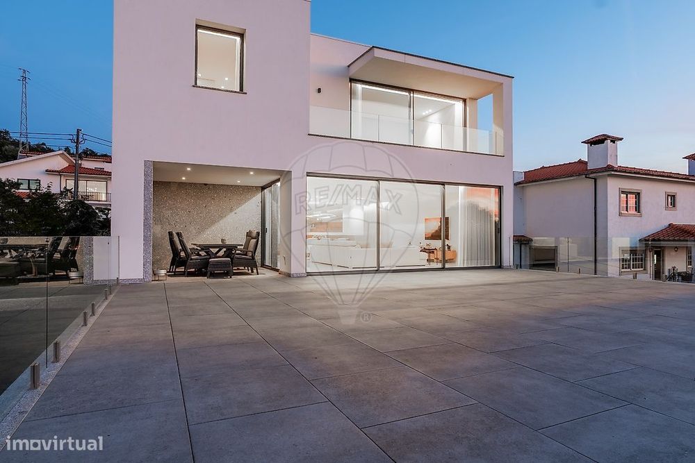 Moradia T4 para venda