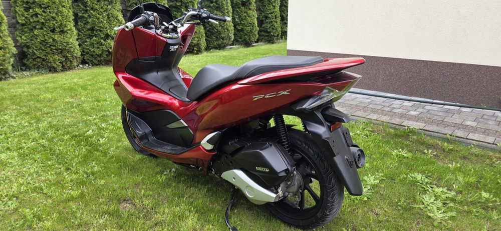 Skuter Honda PCX 125cm na kat.B  LED jak Nowy z 2020 roku  ABS