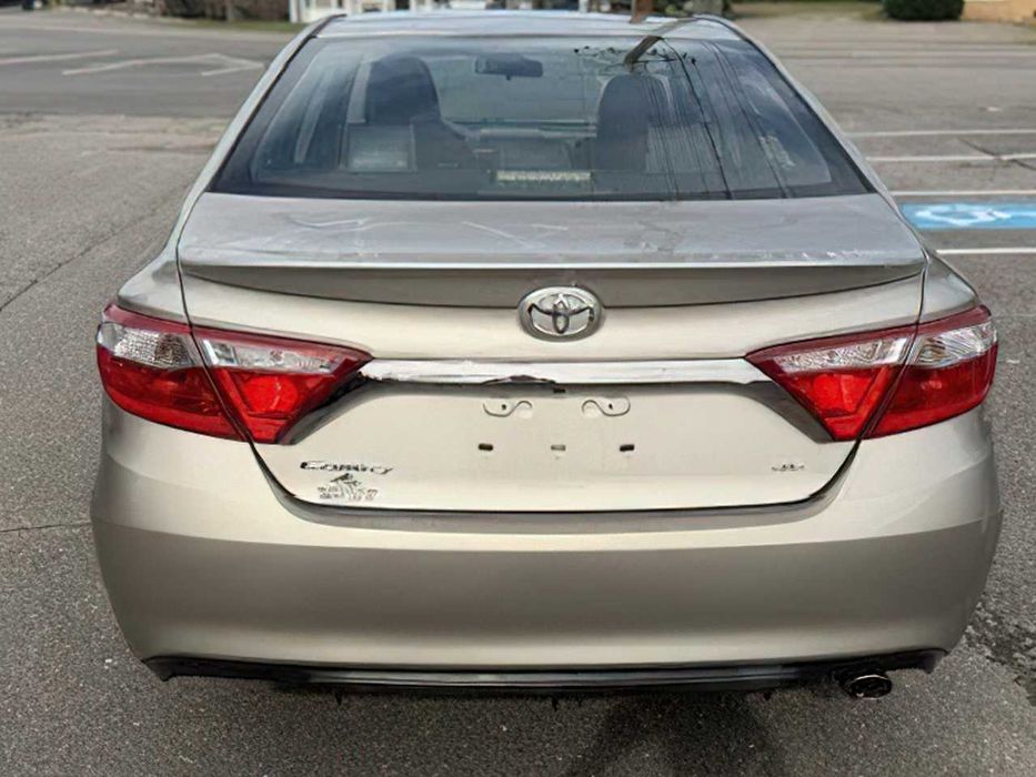 Toyota Camry      2016