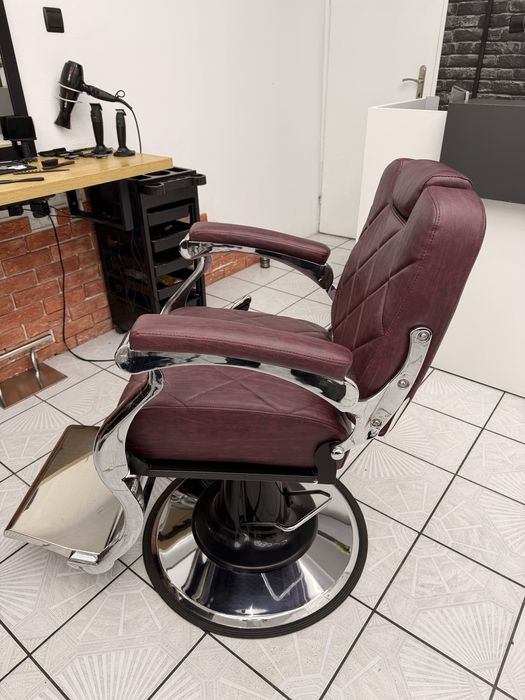Fotel barberski – używany, stan idealny