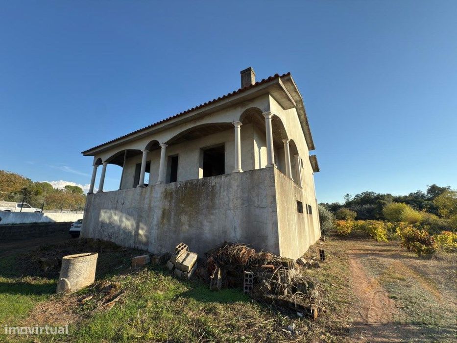 Moradia T3 com sótão, garagem e terreno - 4km do centro de Penela