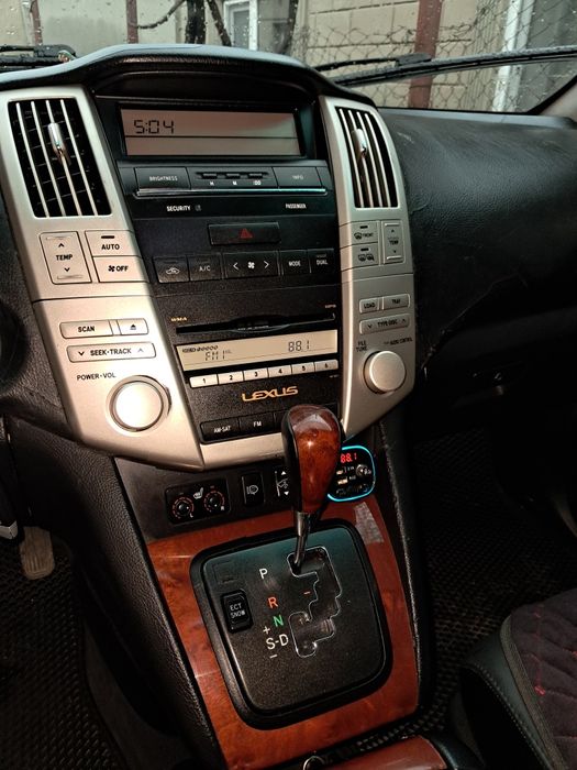 Автомобіль Lexus rx 330