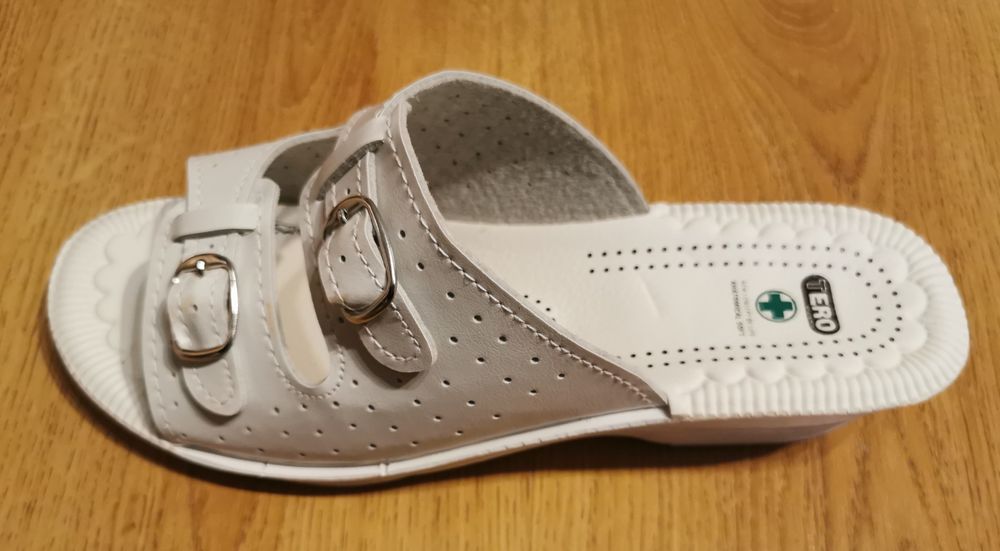 Sprzedam klapki białe nowe