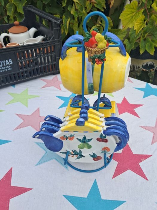 Conjunto quatro chávenas de chá, com suporte