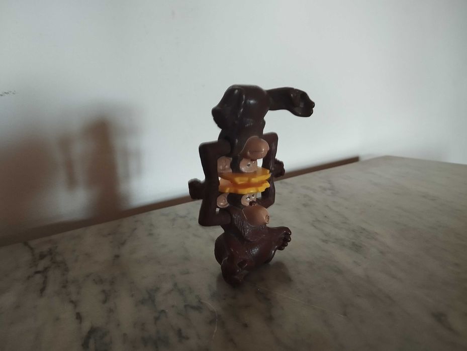 Figura de madagascar2 do Mcdonalds em 2008.
