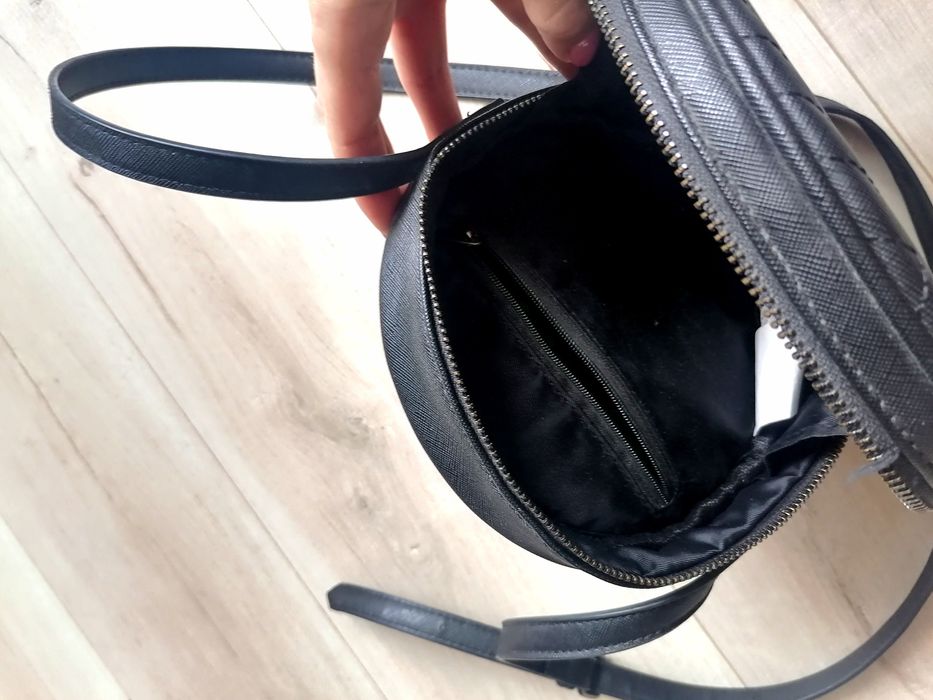 Torebka czarna okrągła na ramię