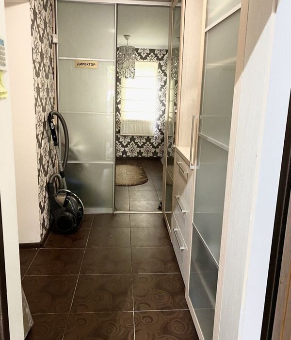 Здається чудова 4 кімнатна квартира в центрі міста.