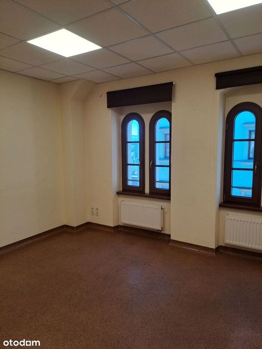 Do wynajęcia lokal biurowy 19,6 m² – Rynek, Dzierżoniów (lokal nr 25A)