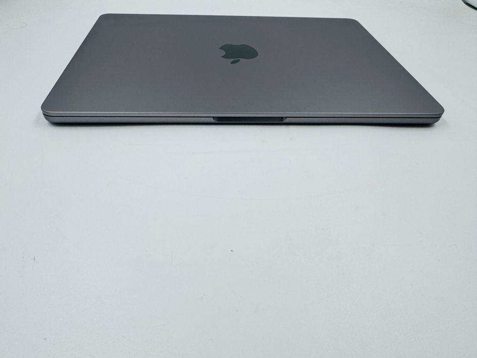 Ідеал Apple MacBook Air 13.6 M2 2022 8GB RAM 256GB SSD Space Gray IL7349