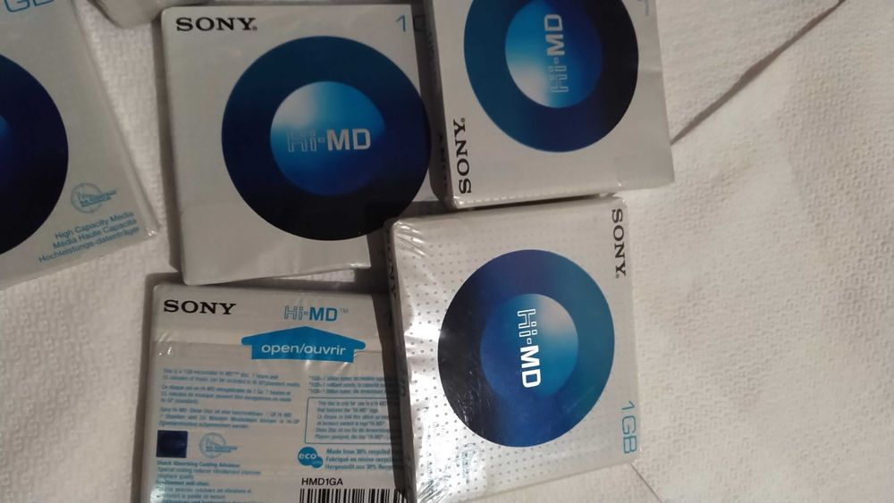 Sony HI-MD 1 GB , Япония , 45 часов воспроизведения музыки: 1 800