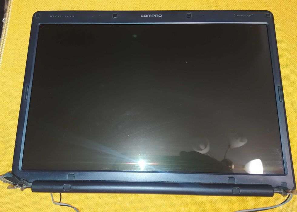 Obudowa klapa z matrycą Compaq Presario F500