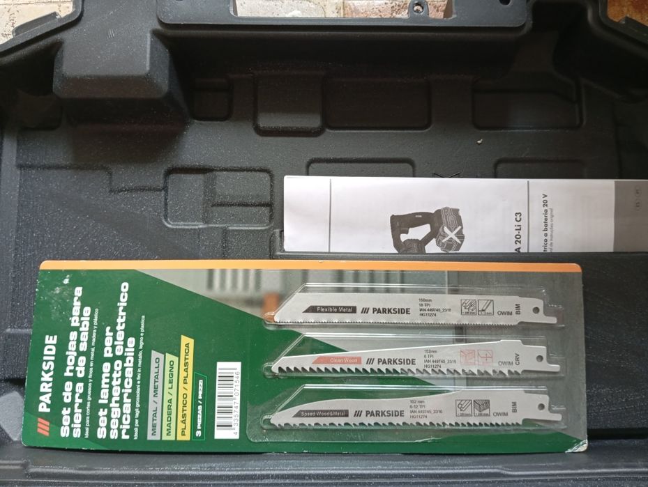 Serra sabre / serrote a bateria Parkside 20V