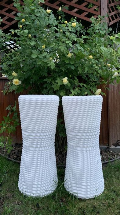 Садові вази з ротангу