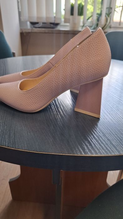 Sprzedam czółenka kolor lila