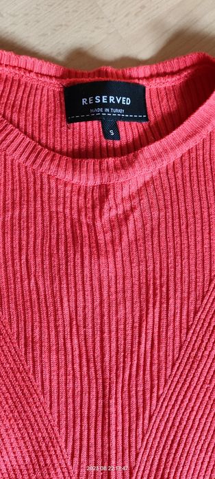 Sweterek koralowy falbanka