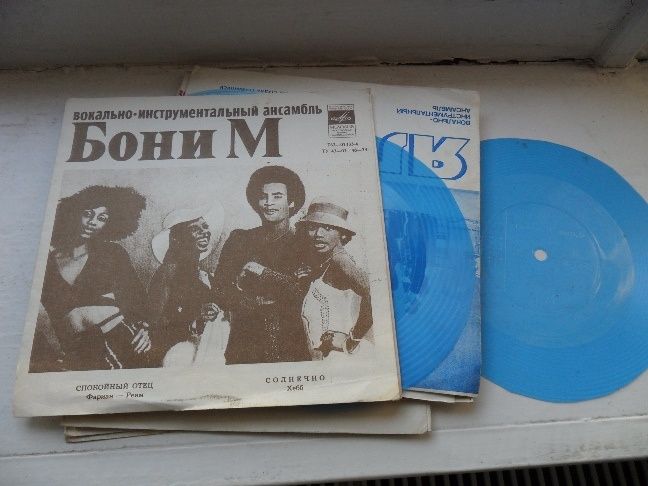 Различные пластинки для патефонов (граммофонов) и проигрывателей.