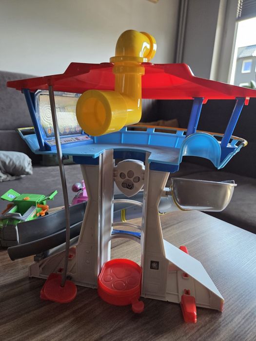 Baza Psi Patrol - cala ekipa z pojazdami