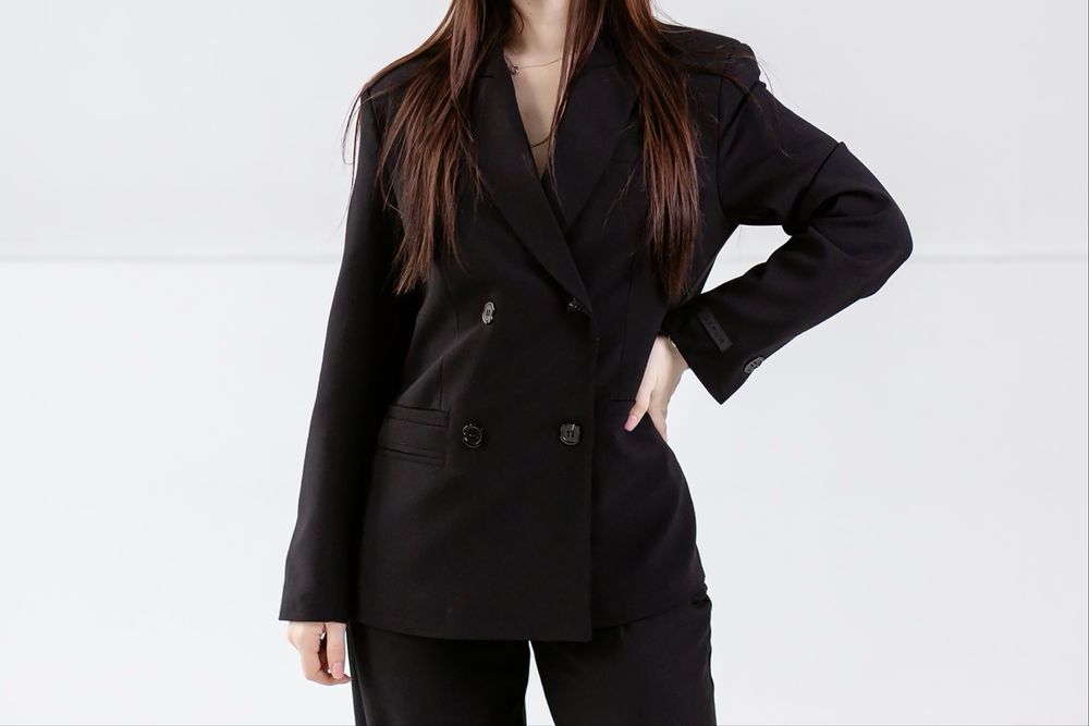 Чорний піджак жіночий