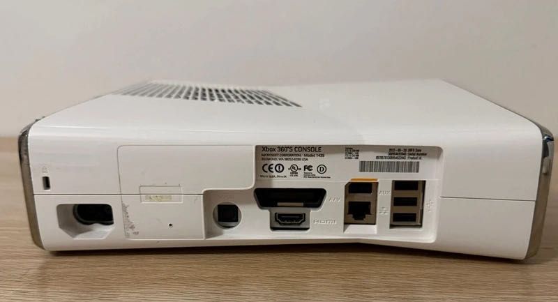 Xbox 360 Slim 250GB Branca