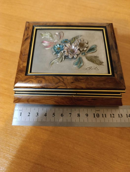 Лакированная большая  шкатулка .