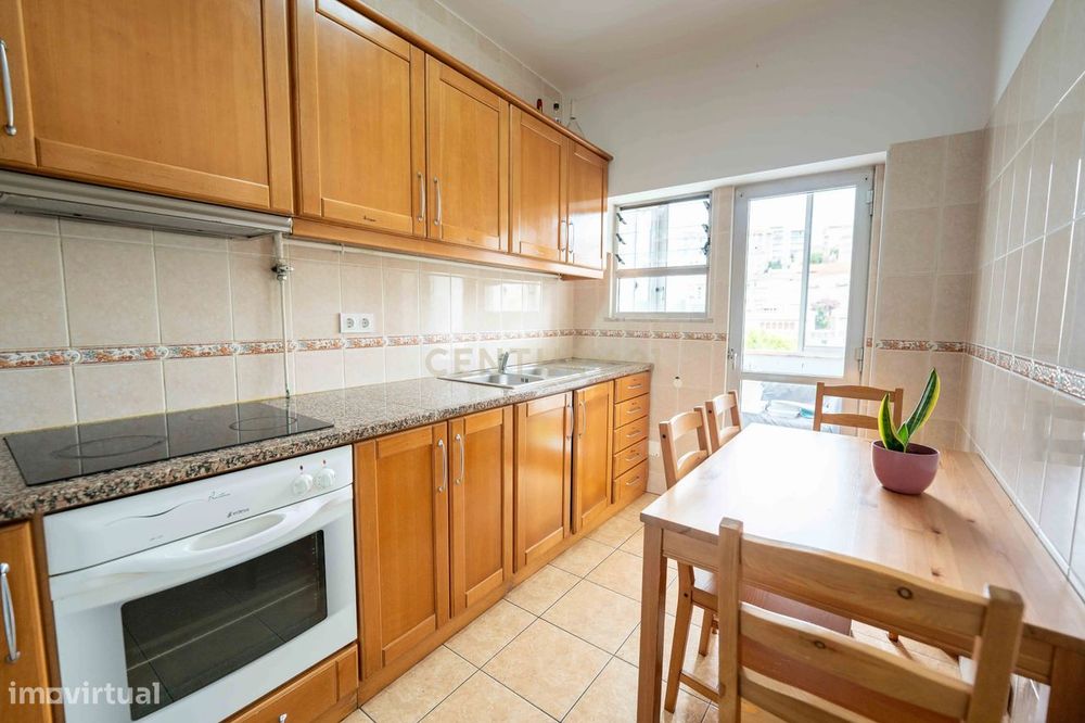 Venda | Apartamento T2+2 mobilado e equipado na Rua Padre António Viei