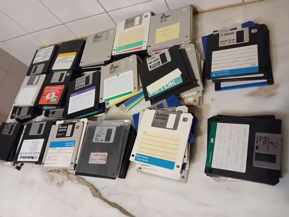 Conjunto de 170 Disquetes 3.5 HD Diversas