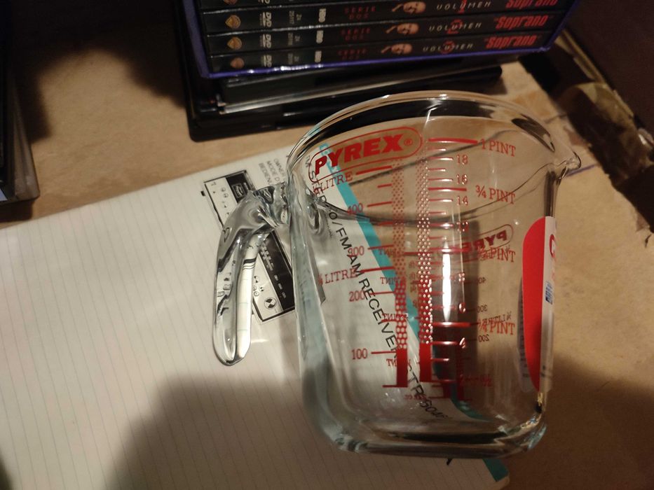 Copo medidor Pyrex novo