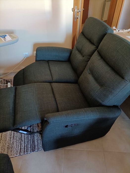 Sofá 2 lugares novo . Não foi usado.