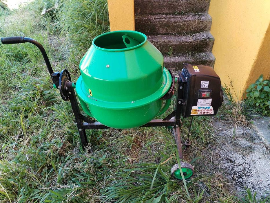 Betoneira de 63L usada apenas uma vez