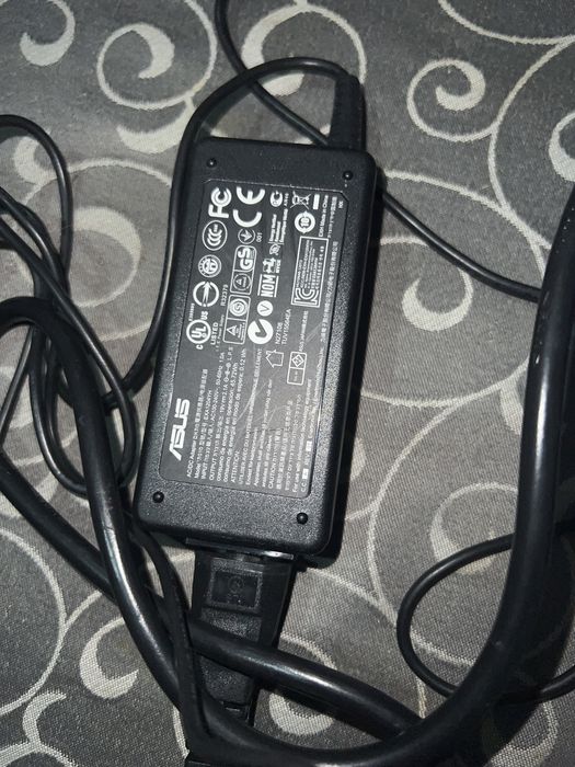 Transformador asus modelo- EXA1204YH 19V 2.1A