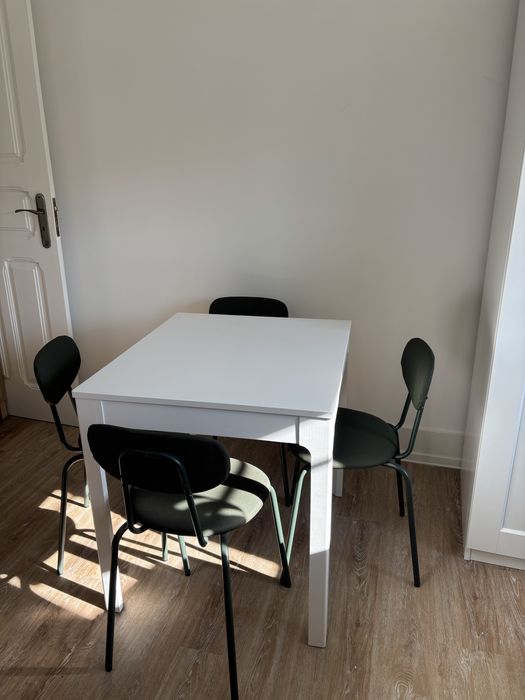 Mesa extensível IKEA VILHAS + 4 cadeiras SANDSBERG (verde escuro)