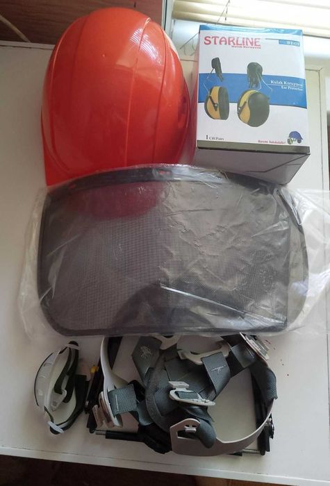 шолом захисний з навушниками