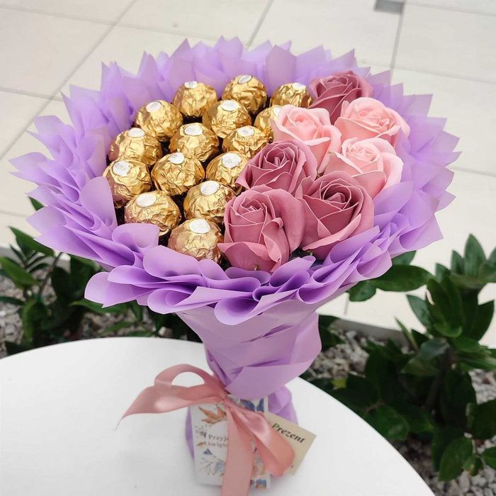 Bukiet na Prezent Ferrero róże mydlane Rocznica Ślub Urodziny Komunia