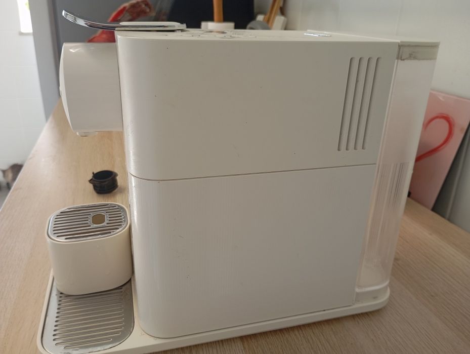 Máquina cápsulas Nespresso Delllonghi Latissima One - Avariada