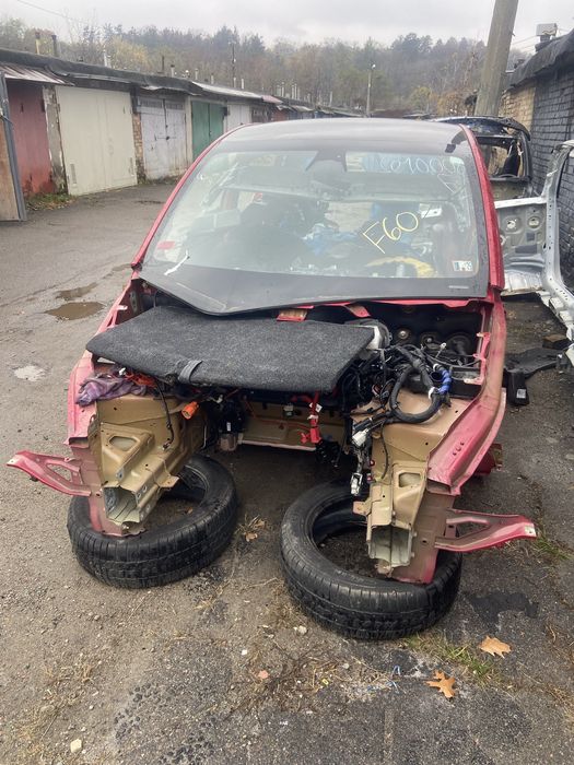 Розпил, ріжемо Tesla Model Y, є PN01, білий, червоний. перед четв-120