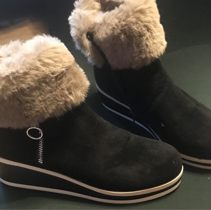 Buty ciepłe bardzo wygidne Tylko przymierzone .Beda dobre na noge o ro
