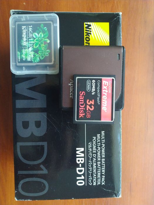 Nikon D700 фотоапарат, MB-D10 50мм 1,4 20мм 1,8