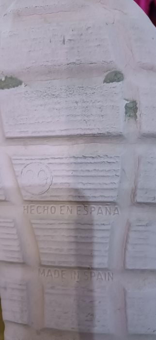 Vários sapatos para menina. E Muito bom estado. Limpos e desinfectados