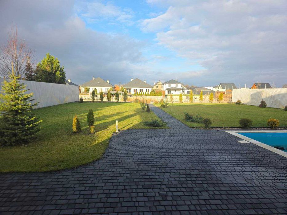 Продам дом на берегу озера с бассейном в КГ"Межречье" от собственника.