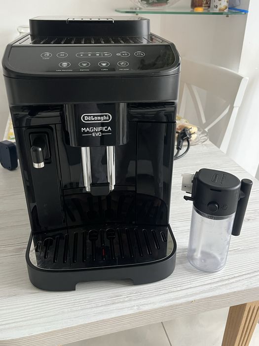 Кавоварка Delonghi Magnifica Evo