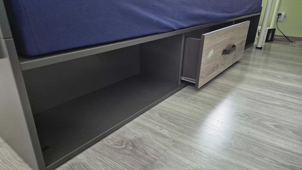 Łóżko z materacem 90x200