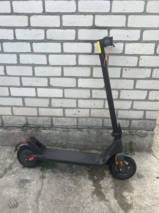 СРОЧНАЯ ПРОДАЖА продам електро самокат xiaomi Electric Scooter 4 Lite (2nd Gen)