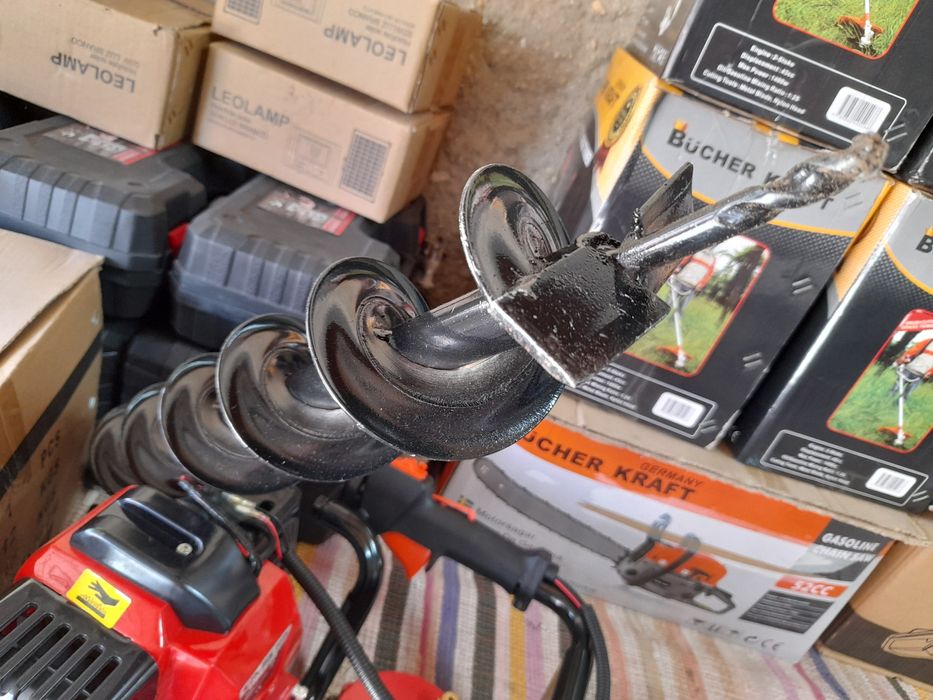 Perfuradores de solo a gasolina novos em caixa
Com 1 Broca de 100mm d