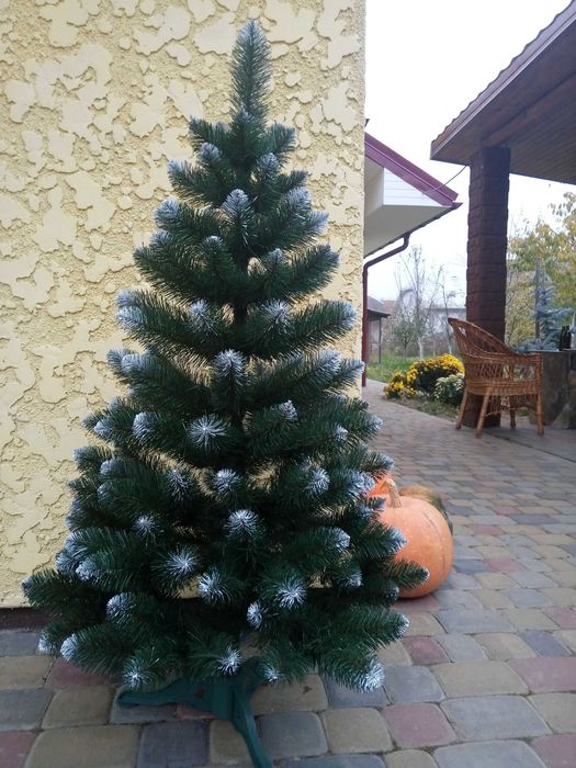 ЗНИЖКА! РОЗРОДАЖ! Елітна штучна ялинка з білими кінчиками + шишки